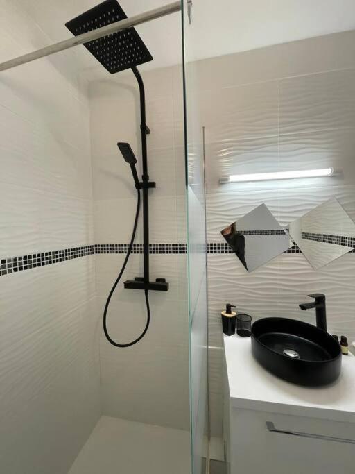 Appartement 2 Pieces, Salon Et Chambre, 44M2 Refait A Neuf Клиши Экстерьер фото