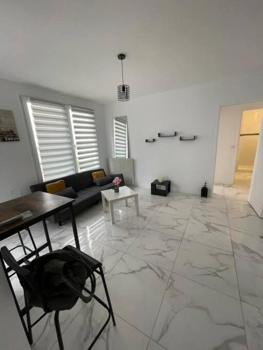 Appartement 2 Pieces, Salon Et Chambre, 44M2 Refait A Neuf Клиши Экстерьер фото