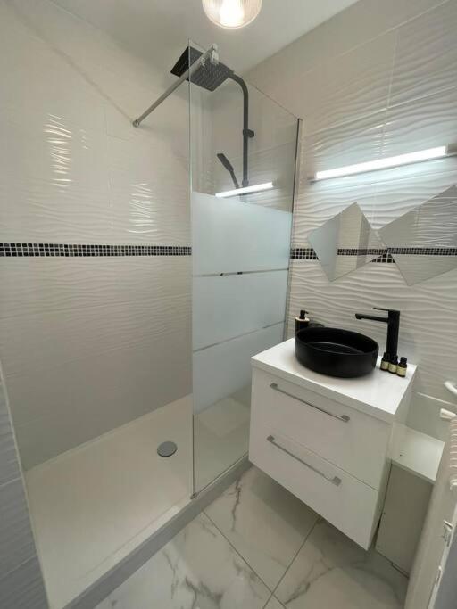 Appartement 2 Pieces, Salon Et Chambre, 44M2 Refait A Neuf Клиши Экстерьер фото