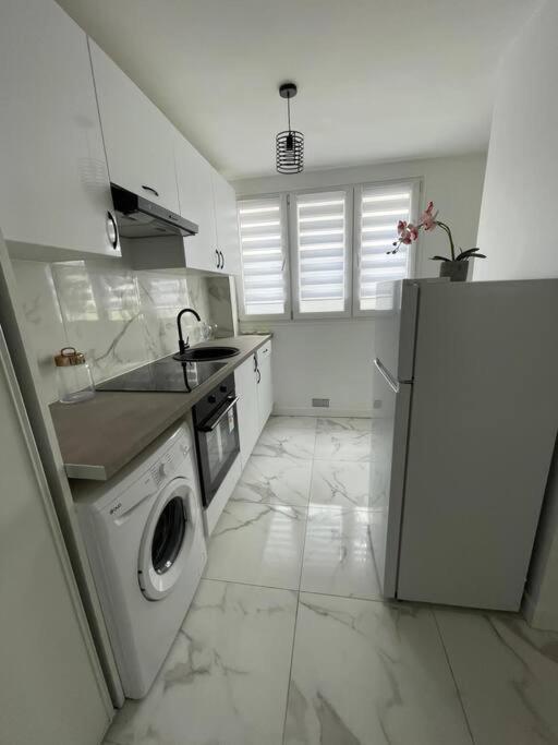 Appartement 2 Pieces, Salon Et Chambre, 44M2 Refait A Neuf Клиши Экстерьер фото